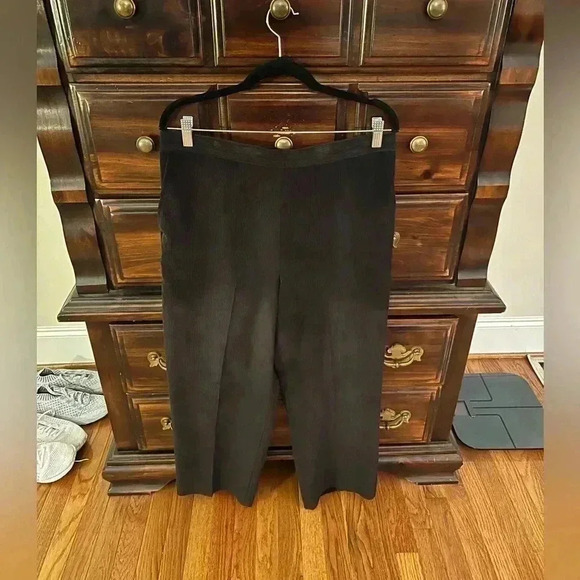 Women’s Size 16 Petite Black Corduroy Alfred Dunner Pull on Pants - Picture 4 of 4